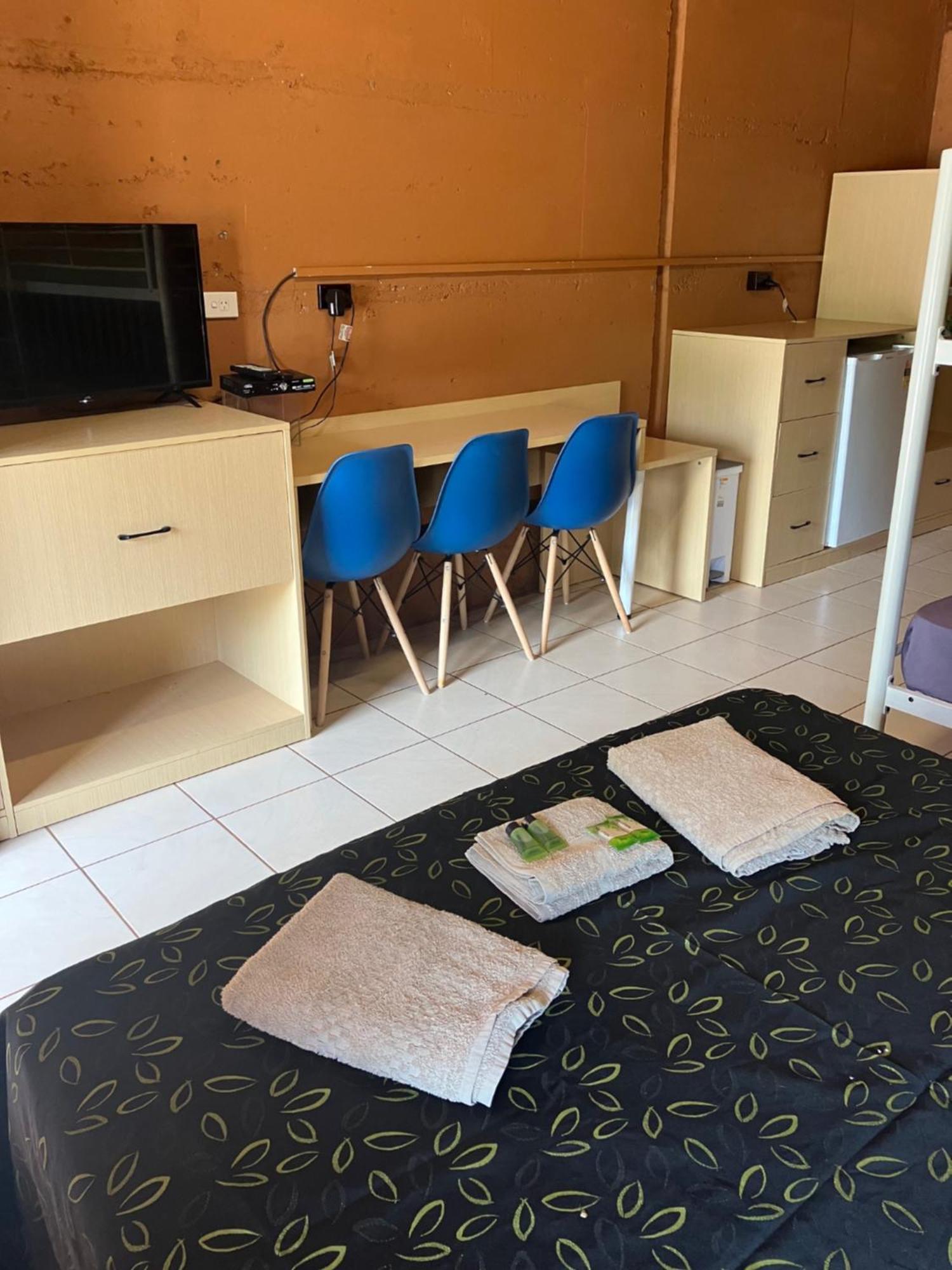 Territory Manor Motel & Caravan Park Mataranka Habitación foto